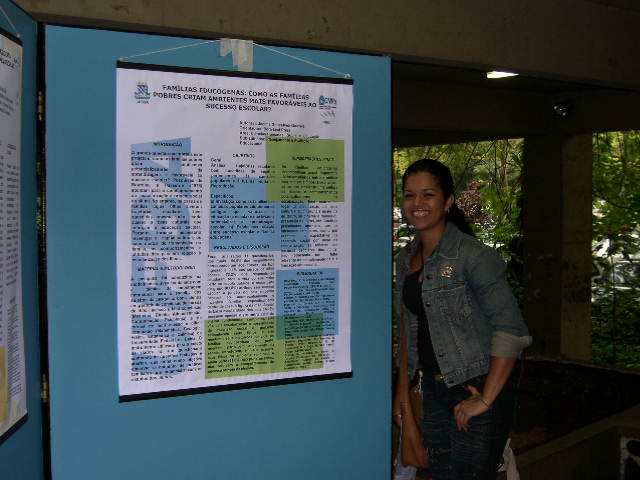 posters no térreo