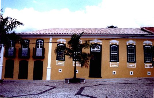 Fachada Principal da Casa Ansio Teixeira - Caeit/BA